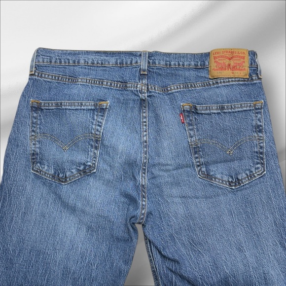 LEVI’S 541 Men’s 34 x 32 Straight Leg Blue Jeans - Picture 3 of 3